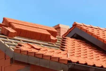 Pose et rénovation de toiture en tuiles à Soussans